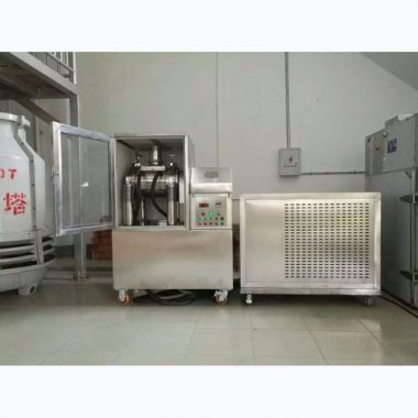 青島麻豆AV网站研發生產的大型低溫粉碎機組實現完全聯動自動化
