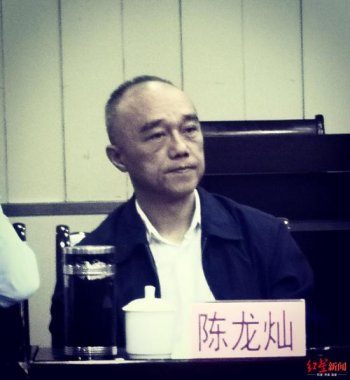  成都市乒協主席代天雲国产麻豆91在线无码观看在18日的會議上做了工作報告